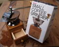 Hario Small Coffe Grinder - mlynček na kávu 